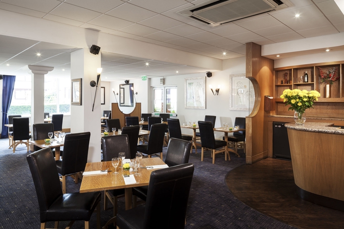 Imagen del bar/restaurante del Hotel The Harlow Hotel By AccorHotels. Foto 3