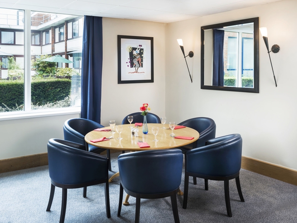 Imagen del bar/restaurante del Hotel The Harlow Hotel By AccorHotels. Foto 5