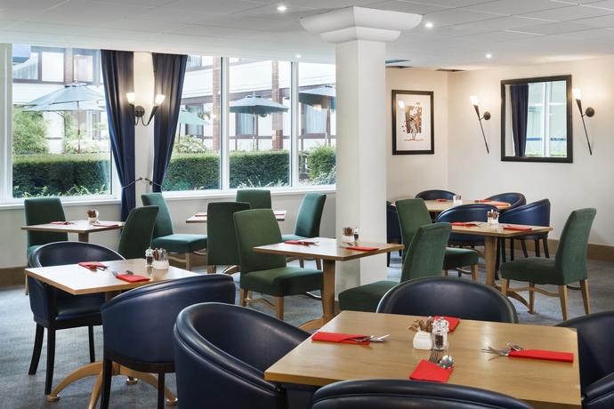 Imagen del bar/restaurante del Hotel The Harlow Hotel By AccorHotels. Foto 6
