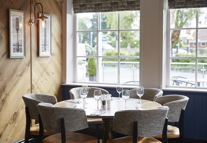 Imagen del bar/restaurante del Hotel The Hartwood Hall by Greene King Inns. Foto 2