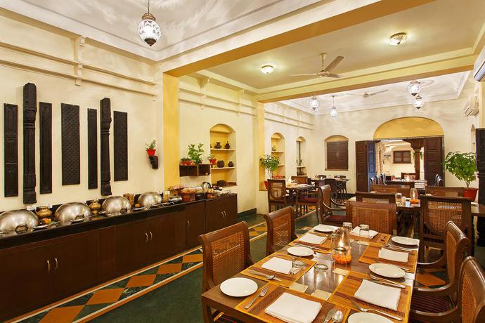 Imagen del bar/restaurante del Hotel The Haveli Hari Ganga, Haridwar. Foto 3