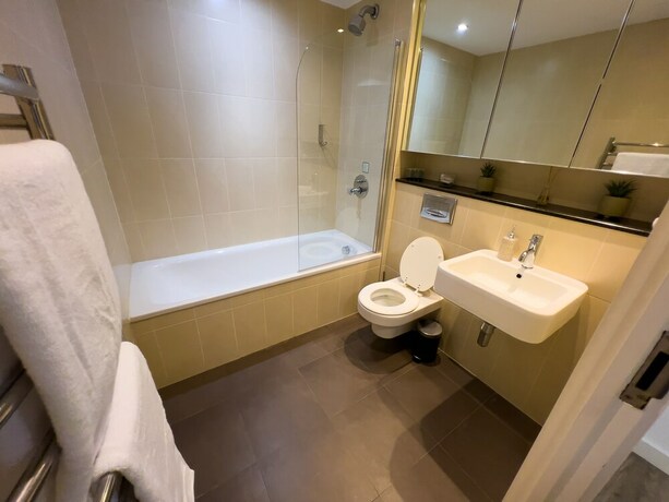 Imagen de la habitación del Hotel The Heart Media City Uk. Foto 19