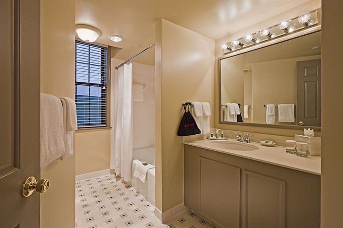 Imagen de la habitación del Hotel The Henley Park. Foto 11