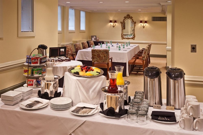 Imagen del bar/restaurante del Hotel The Henley Park. Foto 6