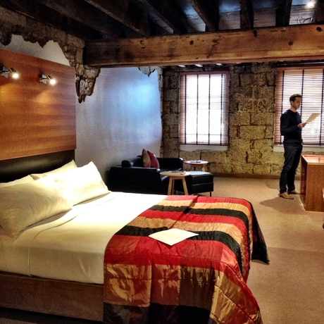 Imagen de la habitación del Hotel The Henry Jones Art. Foto 5