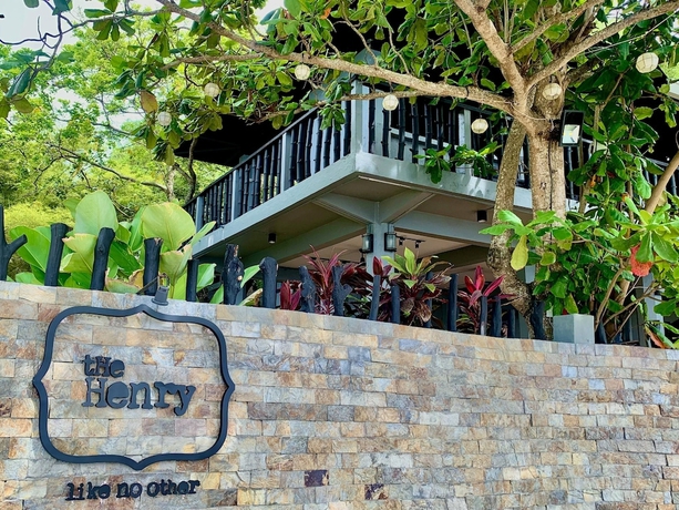 Imagen del bar/restaurante del Hotel The Henry Resort Taramindu Laiya. Foto 4