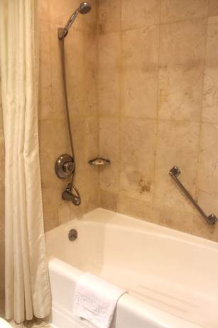 Imagen de la habitación del Hotel The Heritage Manila. Foto 11