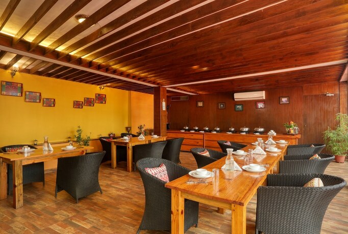 Imagen del bar/restaurante del Hotel The Hermitage Kanatal. Foto 13