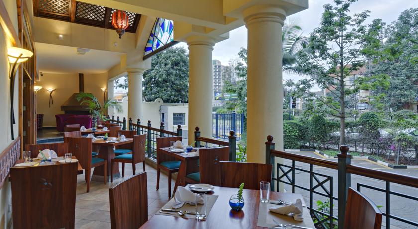 Imagen del bar/restaurante del Hotel The Heron By Sarovar Portico India. Foto 4