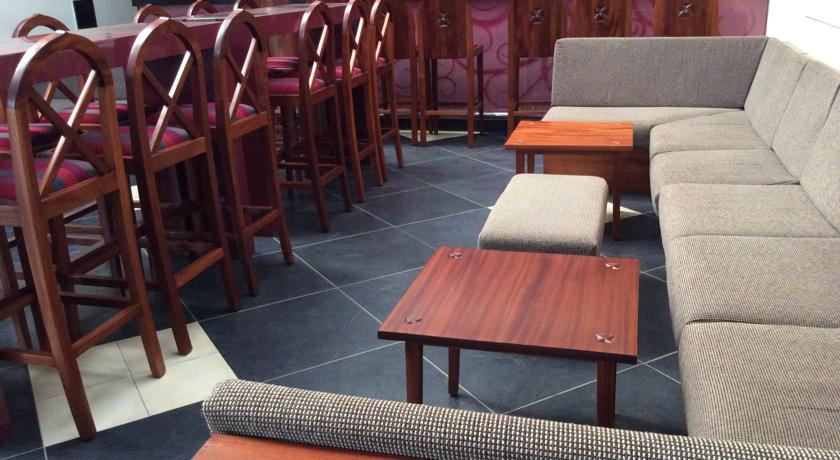 Imagen del bar/restaurante del Hotel The Heron By Sarovar Portico India. Foto 5