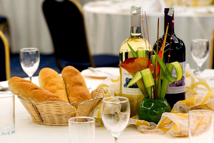 Imagen del bar/restaurante del Hotel The Heron. Foto 6