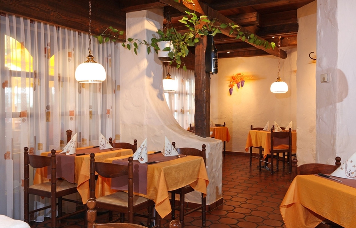 Imagen del bar/restaurante del Hotel The Hey. Foto 2