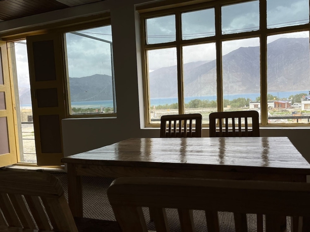 Imagen del bar/restaurante del Hotel The Hidden Heaven Cottage Pangong. Foto 1