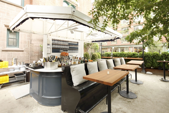 Imagen del bar/restaurante del Hotel The High Line. Foto 5