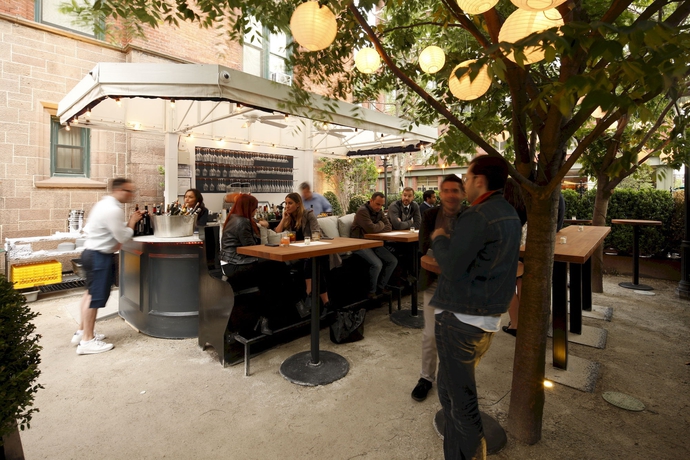 Imagen del bar/restaurante del Hotel The High Line. Foto 6