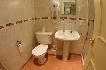 Imagen del bar/restaurante del Hotel The Highdown. Foto 4