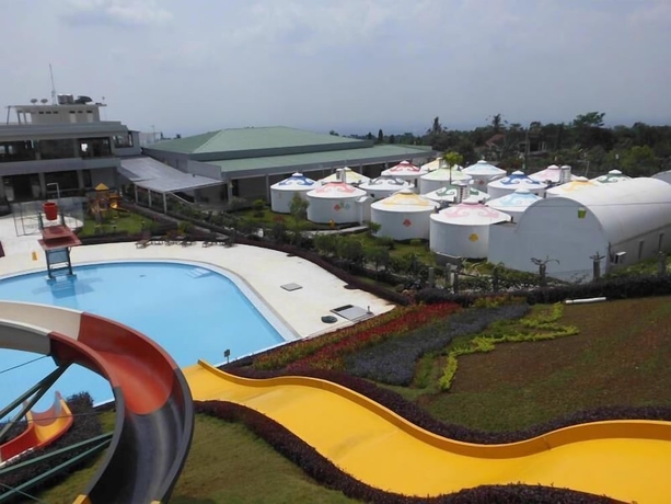 Imagen de la piscina del Hotel The Highland Park Resort Bogor. Foto 18