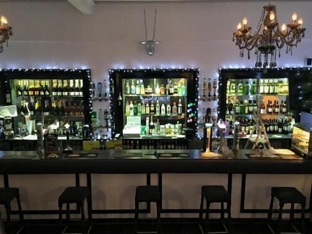 Imagen del bar/restaurante del Hotel The Highlands Inn. Foto 6