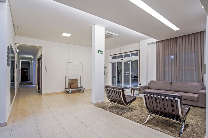 Imagen de los interiores del Hotel The Hill Executive. Foto 17