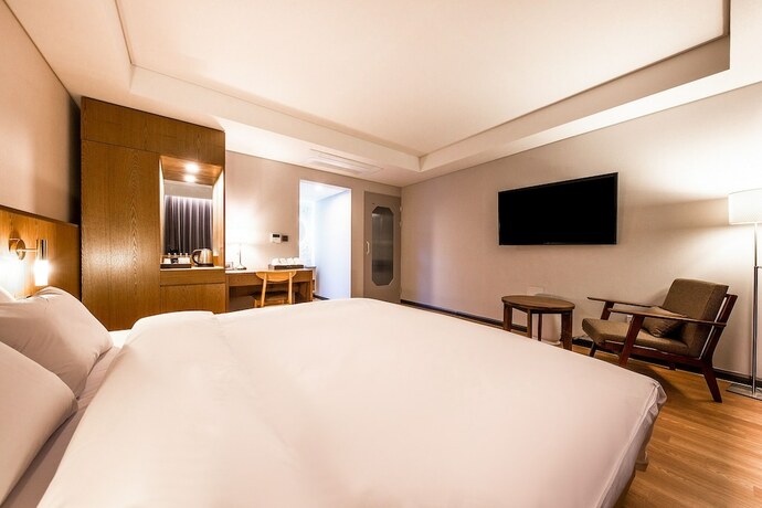 Imagen de la habitación del Hotel The Hill. Foto 10