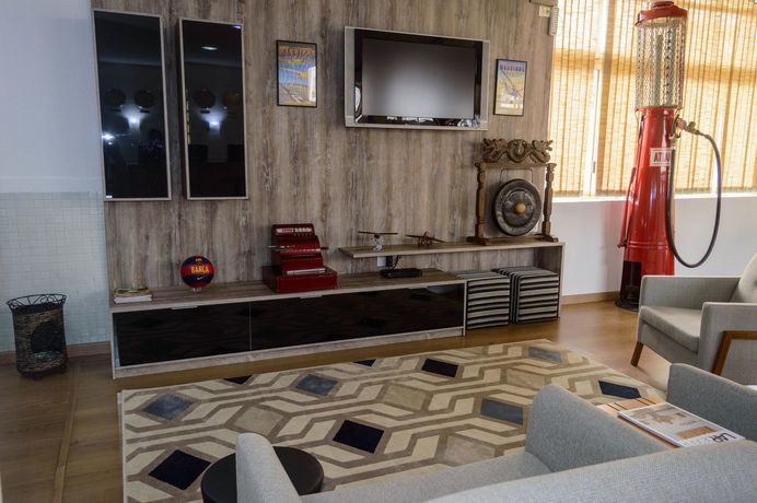 Imagen del bar/restaurante del Hotel The Hill Hoteis Apart Suite. Foto 3