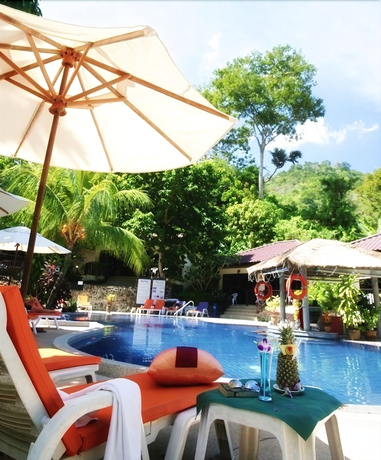 Imagen de la piscina del Hotel The Hill Resort. Foto 15