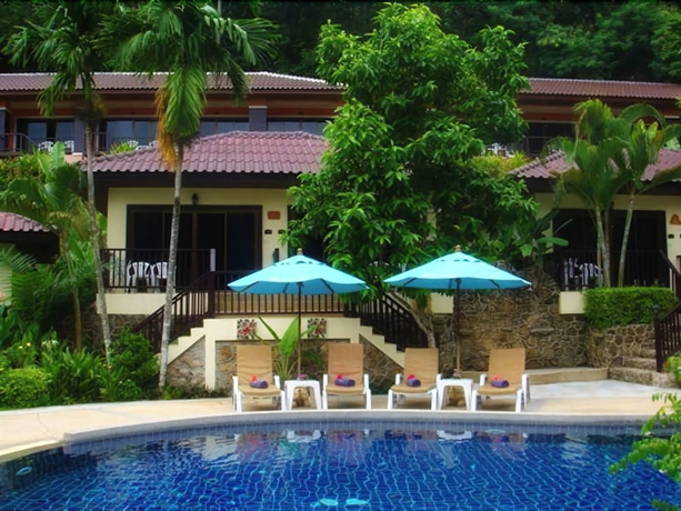 Imagen de la piscina del Hotel The Hill Resort. Foto 17