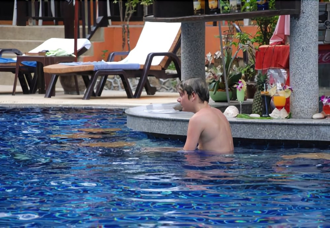 Imagen de la piscina del Hotel The Hill Resort. Foto 18