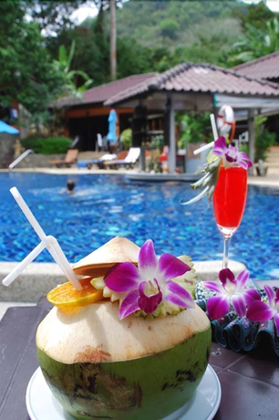 Imagen de la piscina del Hotel The Hill Resort. Foto 19