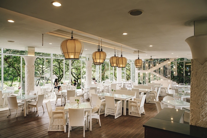 Imagen del bar/restaurante del Hotel The Hill and Resort and Sibolangit. Foto 2