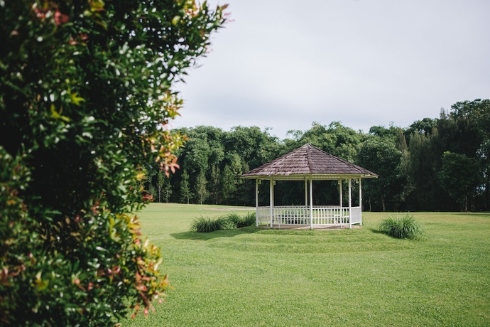 Imagen de los exteriores del Hotel The Hill and Resort and Sibolangit. Foto 12