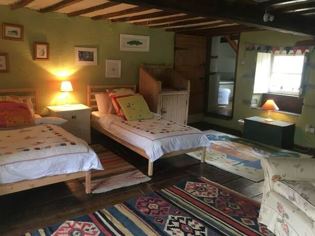Imagen general del Hotel The Hillis Farmhouse - 6 Bed - Sleeps 11 - Pets. Foto 11