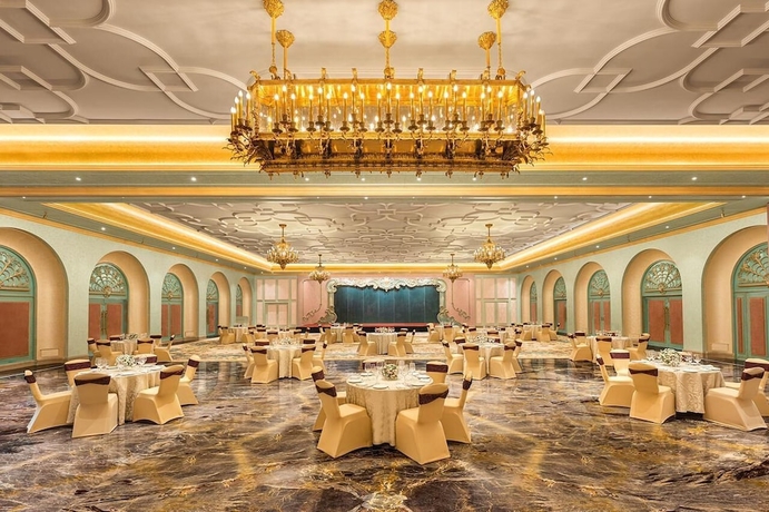 Imagen de los interiores del Hotel The Hillock Ahmedabad. Foto 14