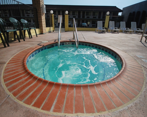 Imagen de los exteriores del Hotel The Hills Inn Eagle Rock - Near Old Town Pasadena. Foto 16