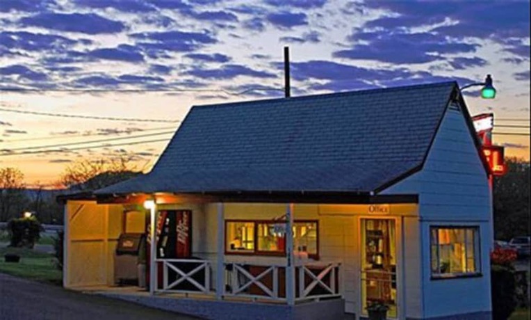 Imagen de los interiores del Hotel The Hillside Motel. Foto 20