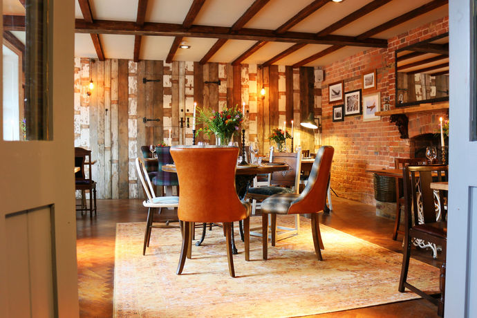 Imagen del bar/restaurante del Hotel The Hind's Head. Foto 6