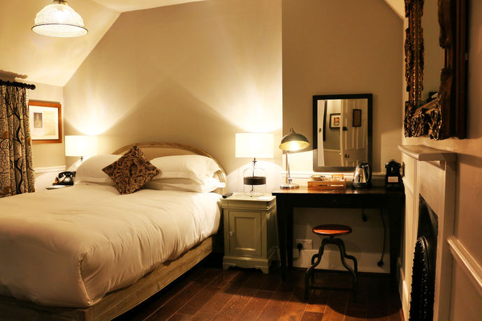 Imagen de la habitación del Hotel The Hind's Head. Foto 16