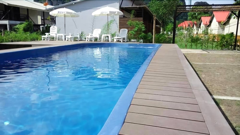 Imagen de la piscina del Hotel The Hip Resort At Phi Phi. Foto 11