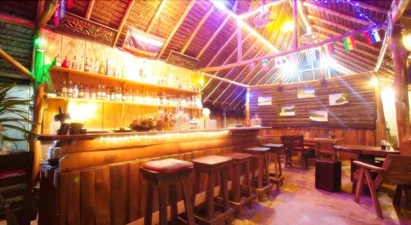 Imagen del bar/restaurante del Hotel The Hip Resort At Phi Phi. Foto 3