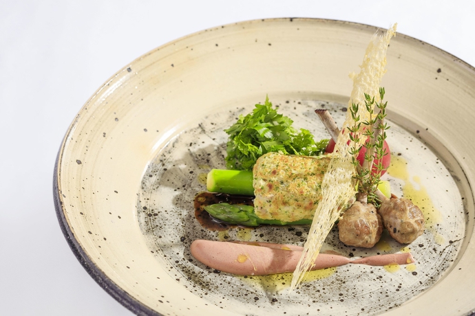 Imagen del bar/restaurante del Hotel The Hiramatsu Hotels and Resorts Sengokuhara. Foto 11