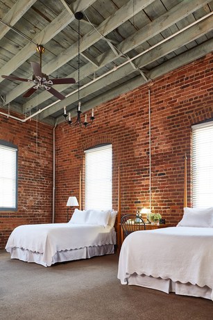 Imagen de la habitación del Hotel The Historic Brookstown Inn, Trademark Collection By Wyndham. Foto 13