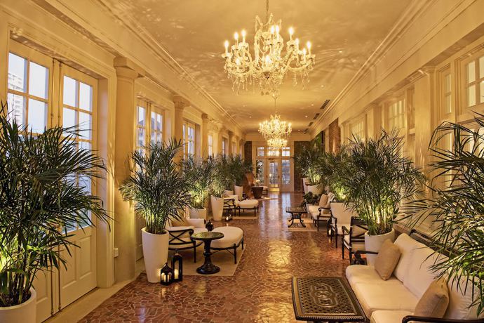 Imagen de los interiores del Hotel The Historic Cavalier Hotel and Beach Club, Autograph Collection. Foto 7