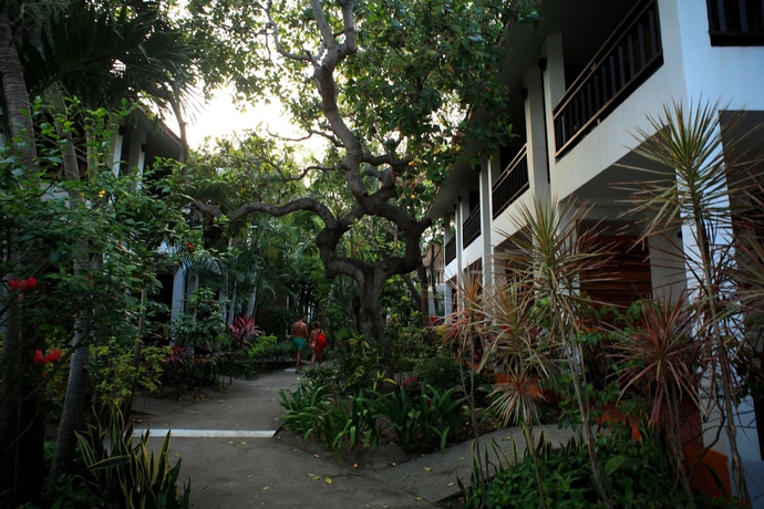 Imagen de los exteriores del Hotel The Hive Samui. Foto 14