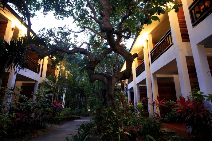 Imagen de los exteriores del Hotel The Hive Samui. Foto 15