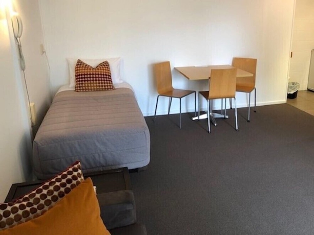 Imagen de la habitación del Hotel The Hobbit Motorlodge. Foto 10