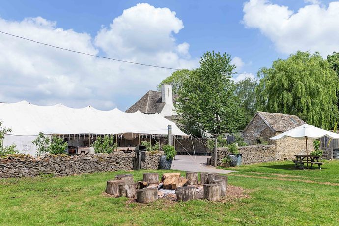 Imagen de los exteriores del Hotel The Holford Arms - Campground. Foto 18