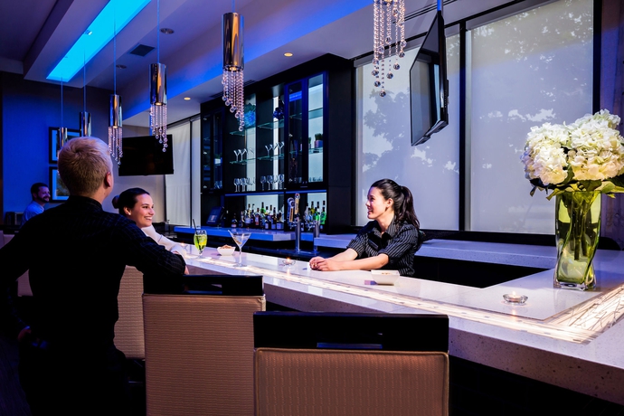 Imagen del bar/restaurante del Hotel The Hollis Halifax A Doubletree Suites By Hilton. Foto 4