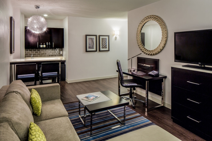 Imagen de los interiores del Hotel The Hollis Halifax A Doubletree Suites By Hilton. Foto 16