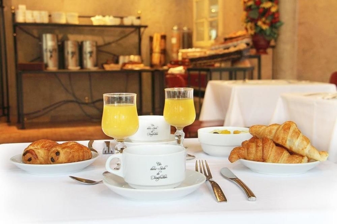 Imagen del bar/restaurante del Hotel The Hollywood Hotel Cannes. Foto 10