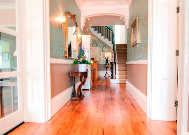 Imagen de los exteriores del Hotel The Horn Of Plenty. Foto 11